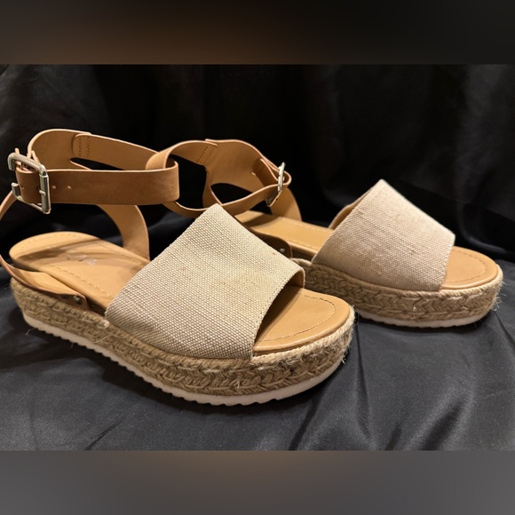 Soda Topic Open Toe Buckle Ankle Strap Espadrille Sandals Size 8.5 - Picture 6 of 16